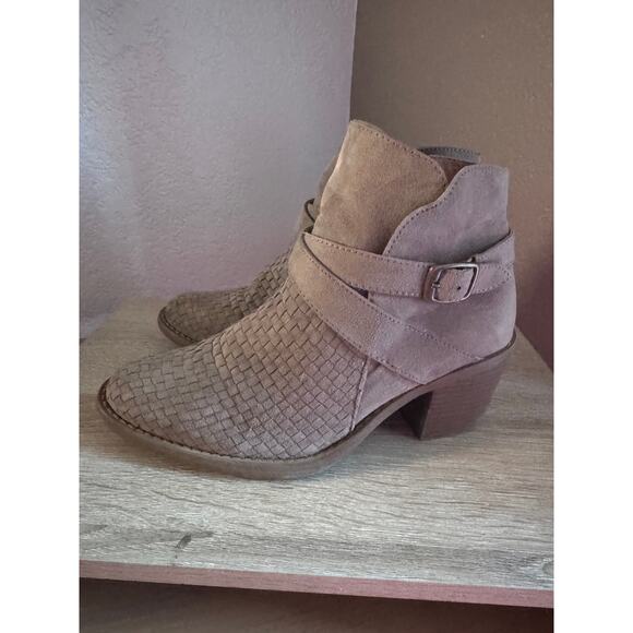 Daytrip Women's Woven Suede Ankle Boots -  Size 6.5 - Picture 1 of 9